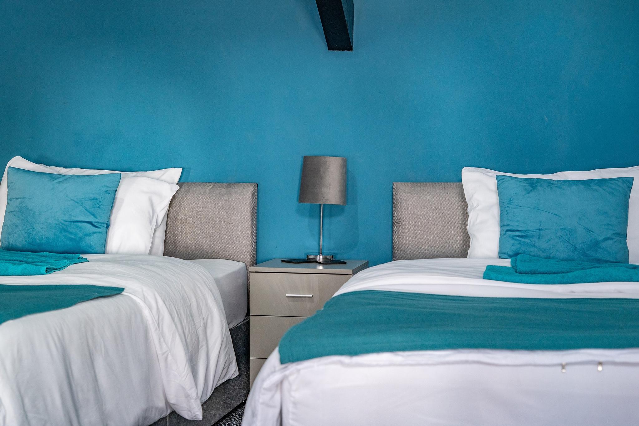 3-Bed Anfield | Private Parking | Sleeps 106