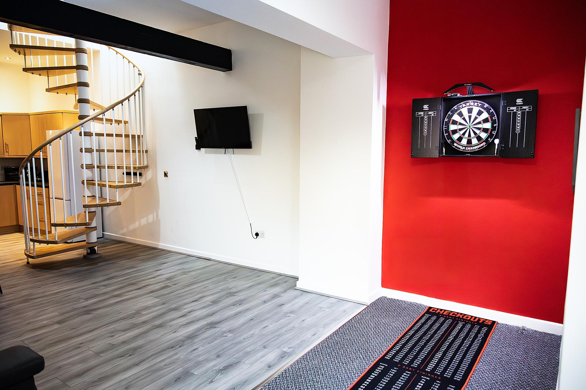 3-Bed Anfield | Private Parking | Sleeps 102