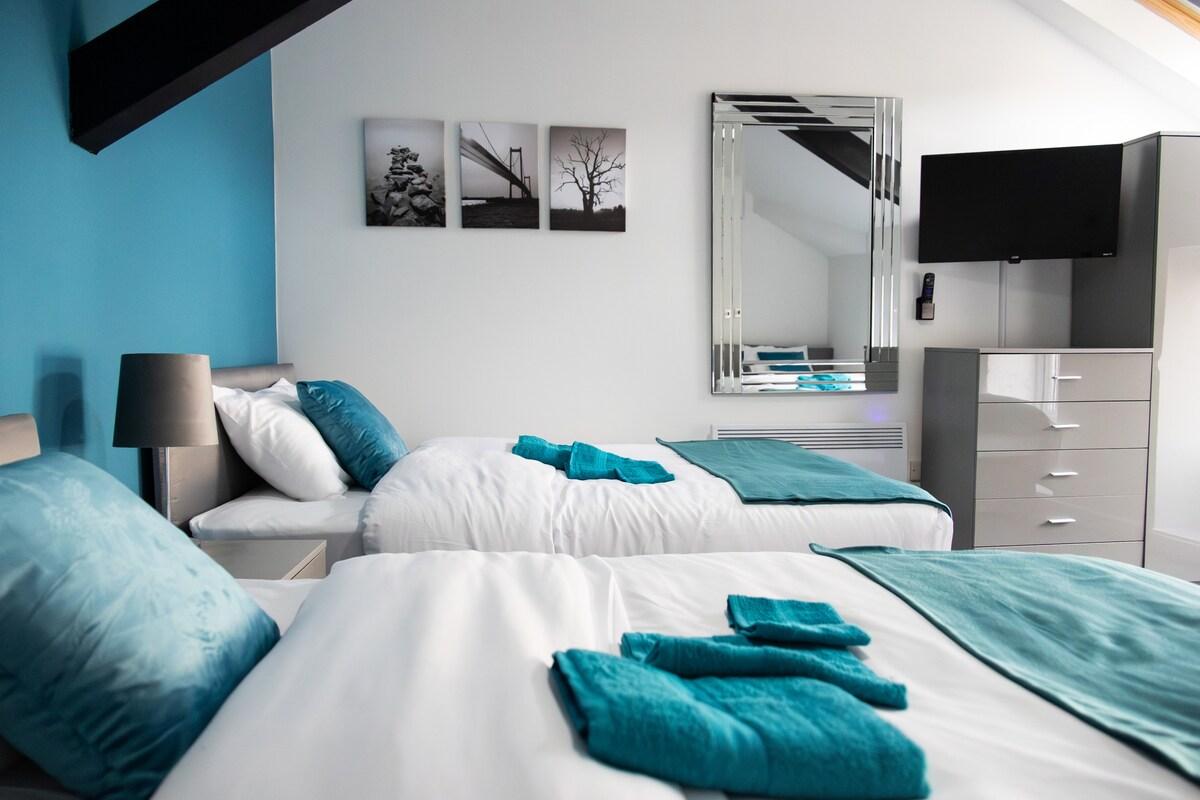 3-Bed Anfield | Private Parking | Sleeps 7